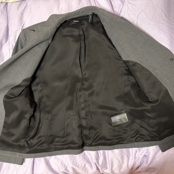 Like New Theory Good Wool Boxy Cropped Blazer in Charcoal, size 2 - Picture 6 of 11
